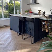 Sfeerfoto Barkruk Ellen zwart Scandinavisch design 76 cm