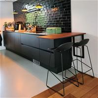 Sfeerfoto Barkruk Ellen zwart Scandinavisch design 76 cm