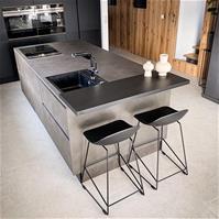 Sfeerfoto Scandinavische Barkruk Ellen zwart 66cm