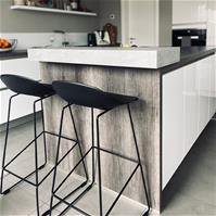 Sfeerfoto Scandinavische Barkruk Ellen zwart 66cm