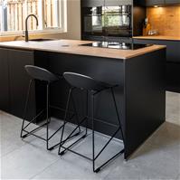 Sfeerfoto Barhocker Ellen skandinavisches Design schwarz 66 cm