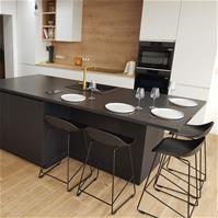 Sfeerfoto Barhocker Ellen skandinavisches Design schwarz 66 cm