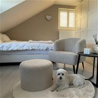 Sfeerfoto Bouclé Hocker Nora rund beige