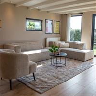 Sfeerfoto Scandinavische hoekbank Memphis taupe stof gemêleerd rechts