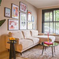 Sfeerfoto Scandinavische hoekbank Denver bouclé beige rechts
