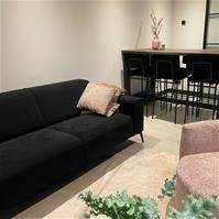 Sfeerfoto Samt Sofa Vegas 2,5-Sitzer schwarz