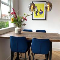 Sfeerfoto Velvet barkruk Toby donkerblauw 71 cm