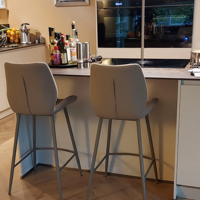 Sfeerfoto Scandinavische barkruk Jena taupe gerecyclede stof 69 cm