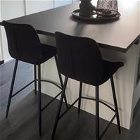 Sfeerfoto Velvet barkruk Toby zwart 71 cm