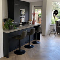 Sfeerfoto Industriële Barkruk Texas draaibaar eco-leer olijfgroen 60-76cm