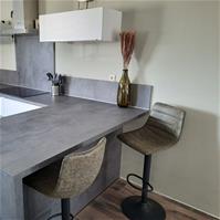 Sfeerfoto Barhocker Leder Boston höhenverstellbar olivgrün 60-76 cm