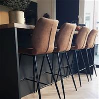 Sfeerfoto Industriële barkruk Morris cognac 71 cm