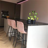 Sfeerfoto Velvet barkruk Mikky roze 65-78 cm