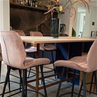 Sfeerfoto Velvet barkruk Toby roze 71 cm