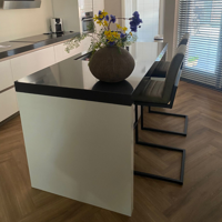 Sfeerfoto Industriële barkruk Block olijfgroen eco-leer 79cm