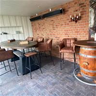 Sfeerfoto Barhocker Aaron Microfaser mit Armlehne cognac 82cm