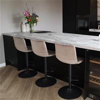 Sfeerfoto Velvet barkruk Frenkie taupe 60-76 cm