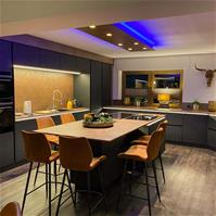 Sfeerfoto Industriële barkruk Barrel cognac eco-leer 69 cm