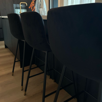 Sfeerfoto Velvet barkruk Mikky zwart 65-78 cm