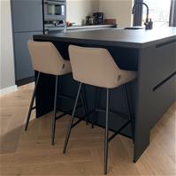 Sfeerfoto Scandinavische barkruk Lova gerecyclede stof taupe 68 cm