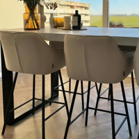 Sfeerfoto Scandinavische barkruk Andor gerecyclede stof off white 65-78 cm