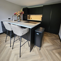 Sfeerfoto Scandinavische barkruk Andor gerecyclede stof taupe 65-78 cm