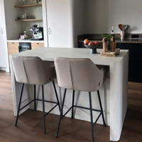 Sfeerfoto Scandinavische barkruk Andor gerecyclede stof taupe 65-78 cm