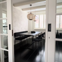 Sfeerfoto Velvet eetkamerbank Espen zwart 160 cm