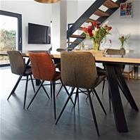 Sfeerfoto Industriële eetkamerstoel Barrel cognac eco-leer