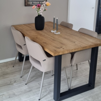 Sfeerfoto Scandinavische eetkamerstoel Olivia taupe gerecyclede stof