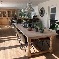 Sfeerfoto Industriële eetkamerstoel Barrel olijfgroen eco-leer