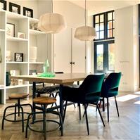 Sfeerfoto Velvet eetkamerstoel Mika donkergroen