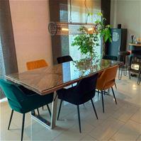 Sfeerfoto Velvet eetkamerstoel Mika donkergroen