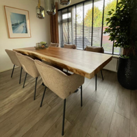 Sfeerfoto Eetkamerstoel Chicago velvet/ geweven stof taupe