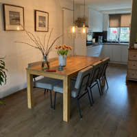 Sfeerfoto Scandinavische eetkamerstoel Espen groen gerecyclede stof