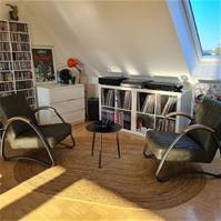 Sfeerfoto Industriële fauteuil Ivy eco-leer olijfgroen