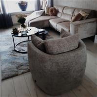 Sfeerfoto Fauteuil Ruby chenille stof taupe