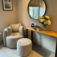 Sfeerfoto Fauteuil Ruby chenille stof taupe